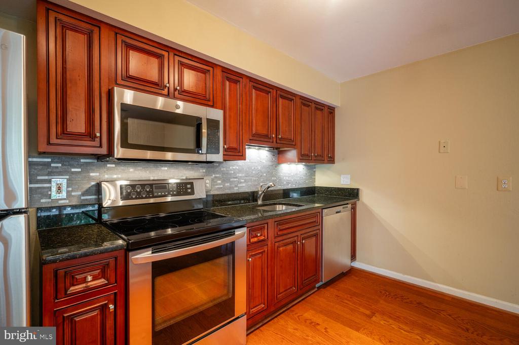 3306 Wyndham Cir #325