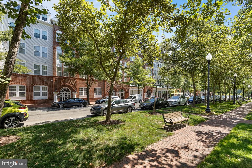 4951 Brenman Park Dr #404