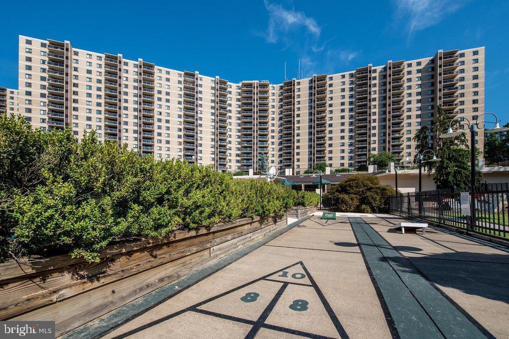 205 YOAKUM PKWY #1625