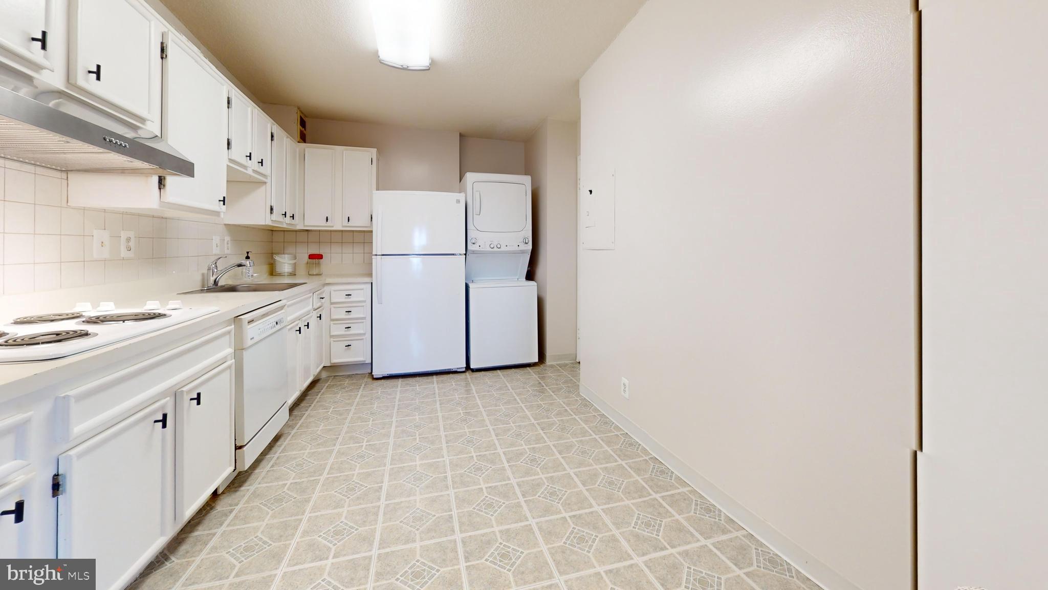 205 YOAKUM PKWY #1625
