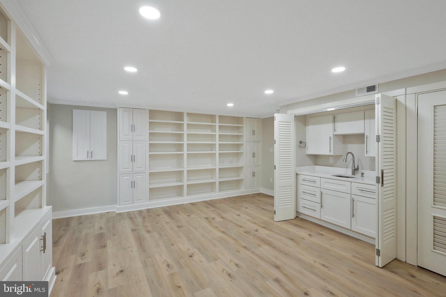 105 QUEEN ST