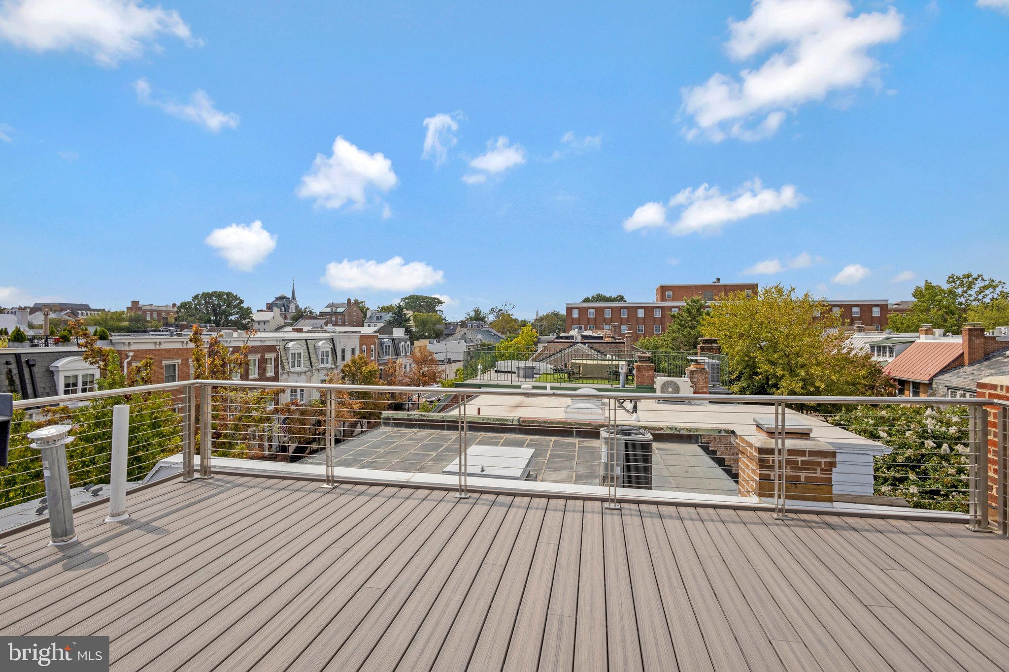 105 QUEEN ST