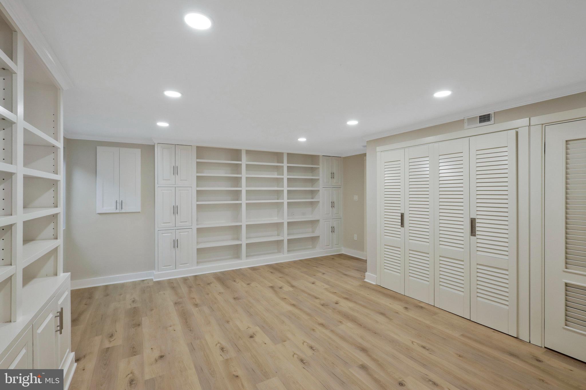 105 QUEEN ST