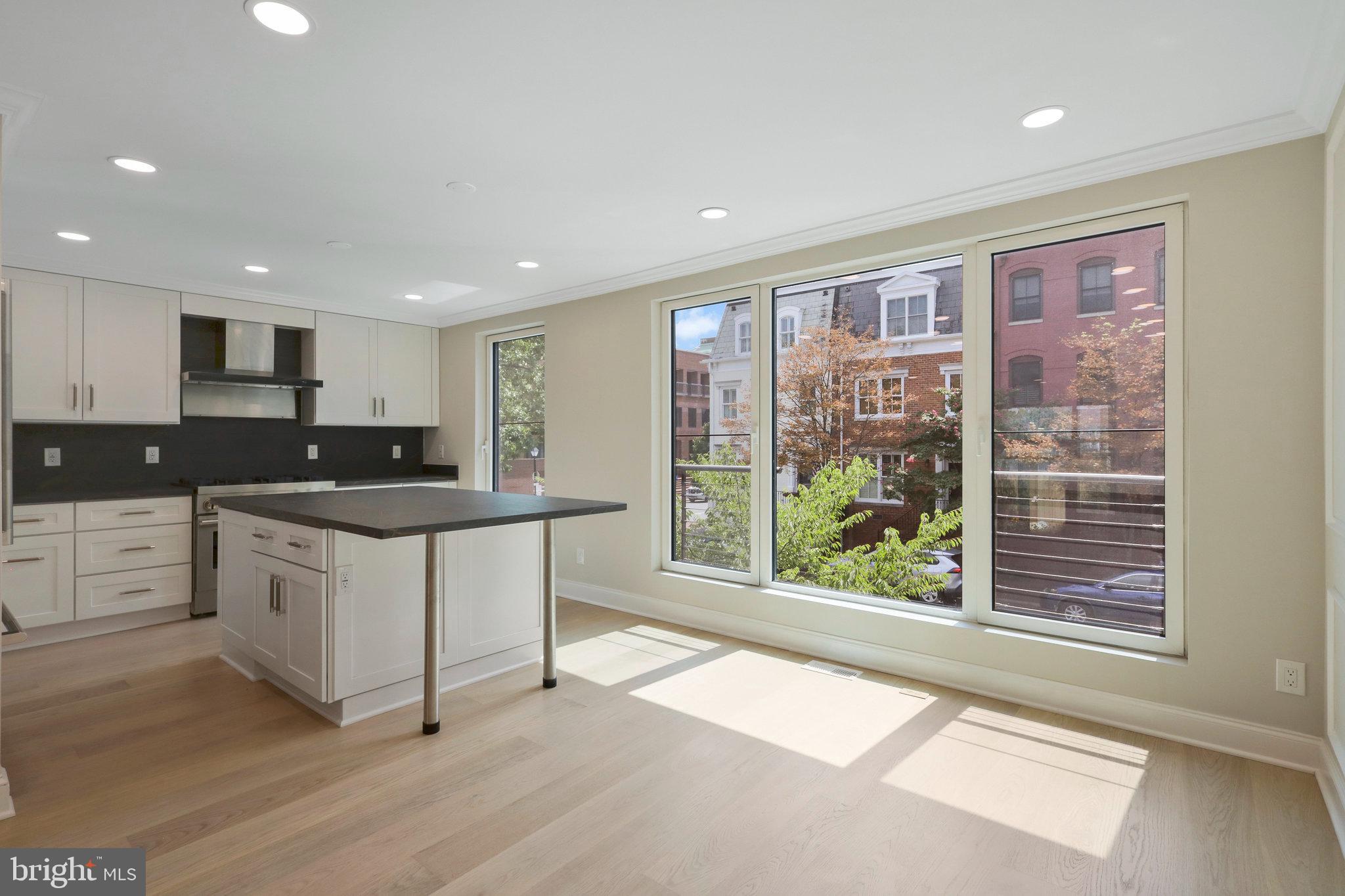 105 QUEEN ST