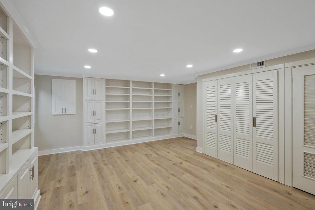 105 QUEEN ST