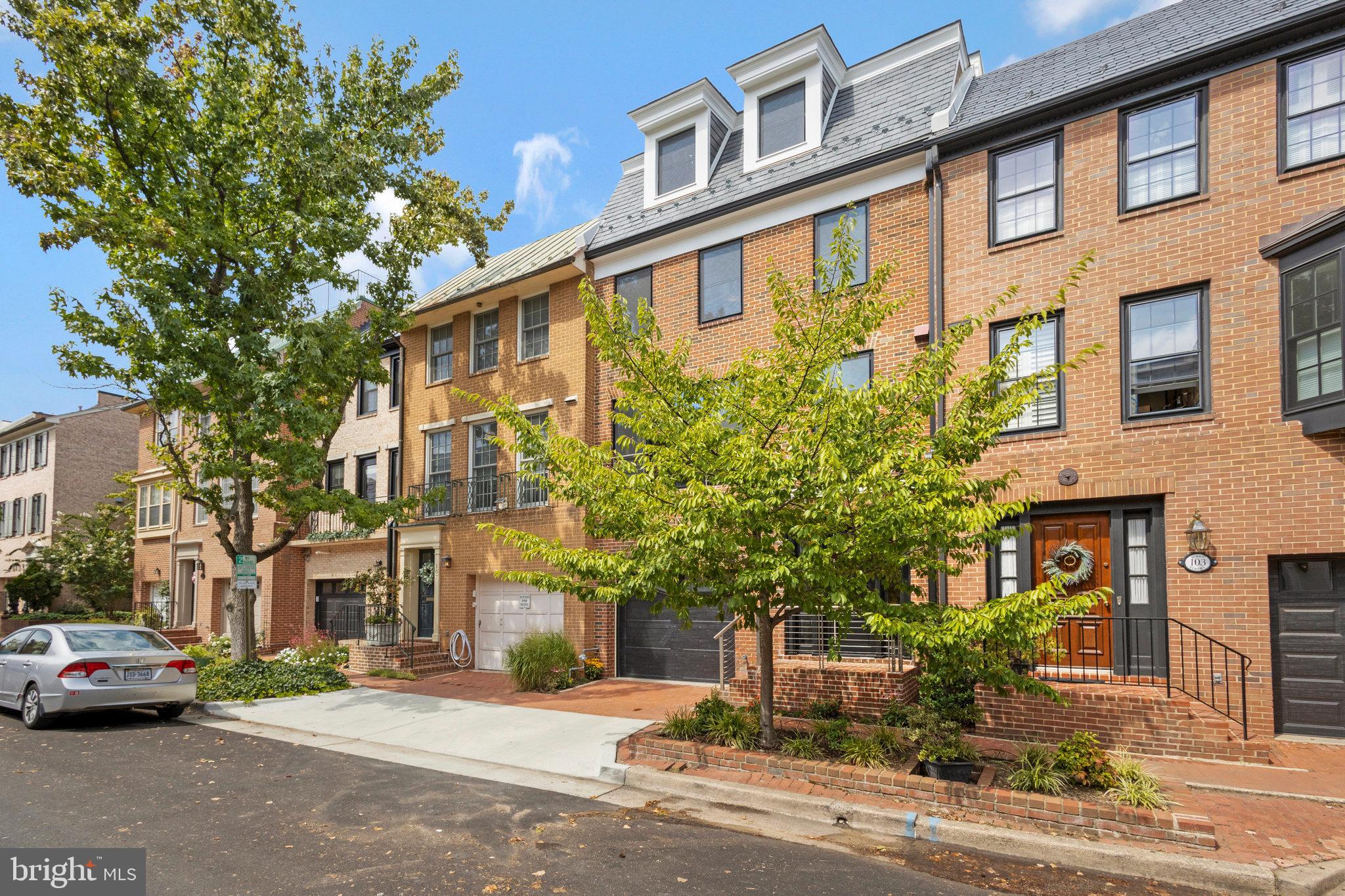 105 QUEEN ST