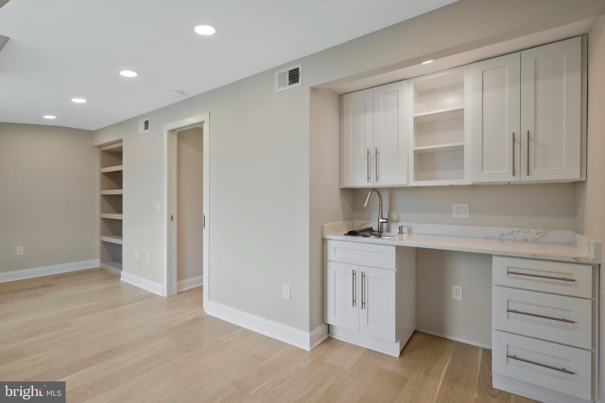 105 QUEEN ST