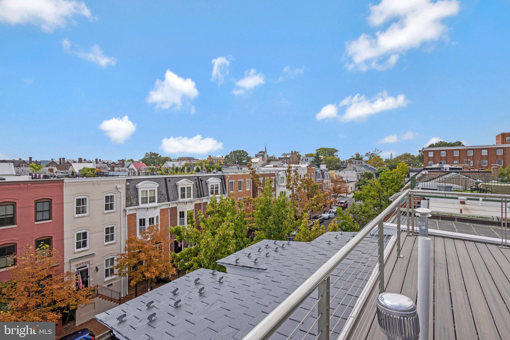 105 QUEEN ST