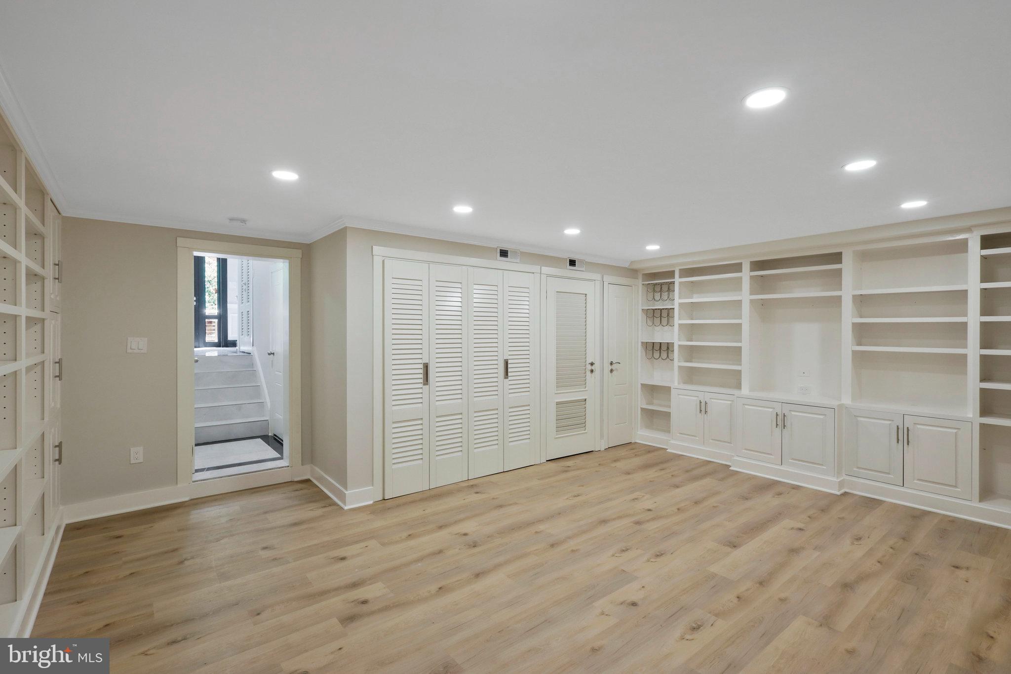 105 QUEEN ST