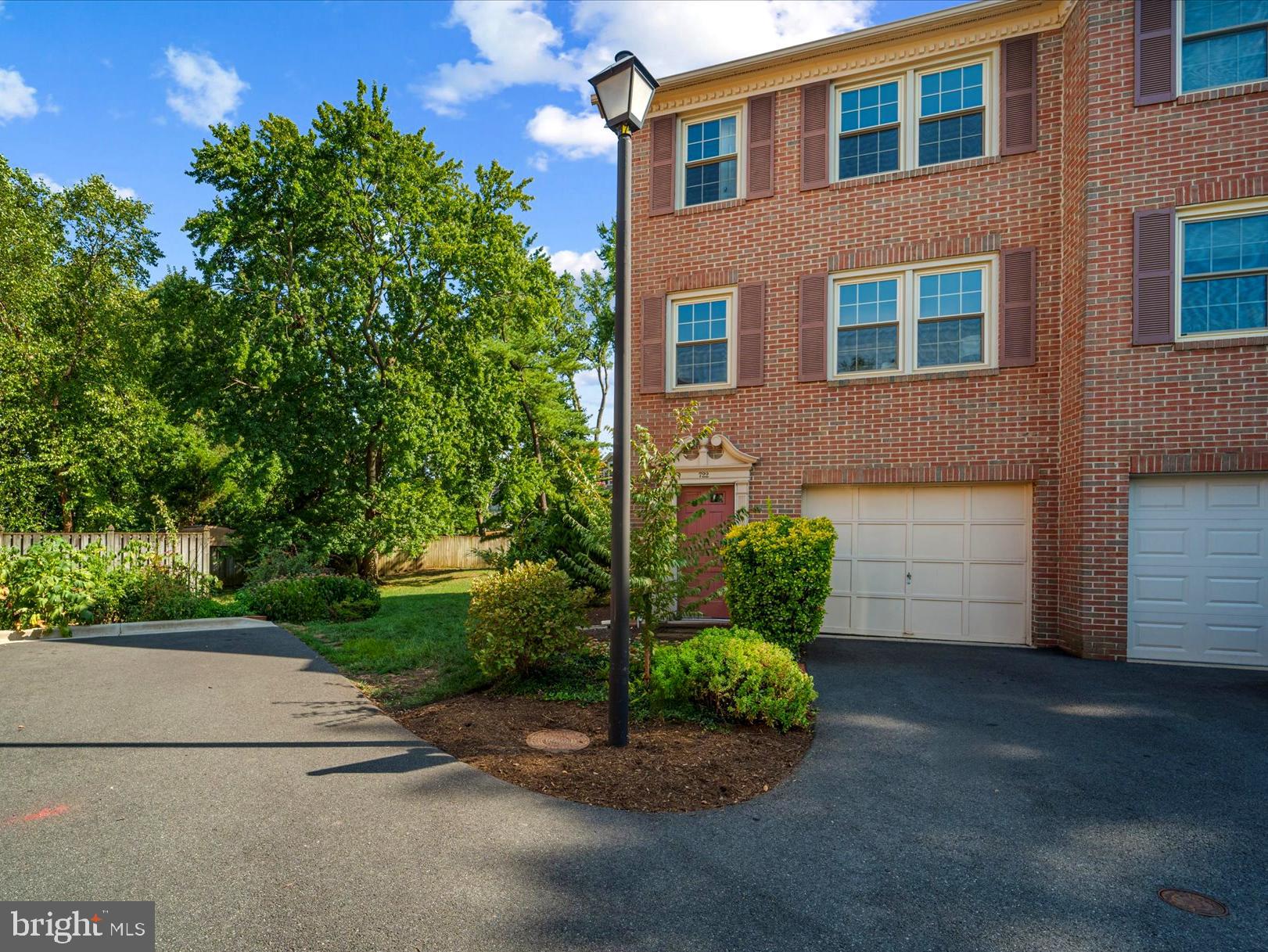 722 W Glebe Rd