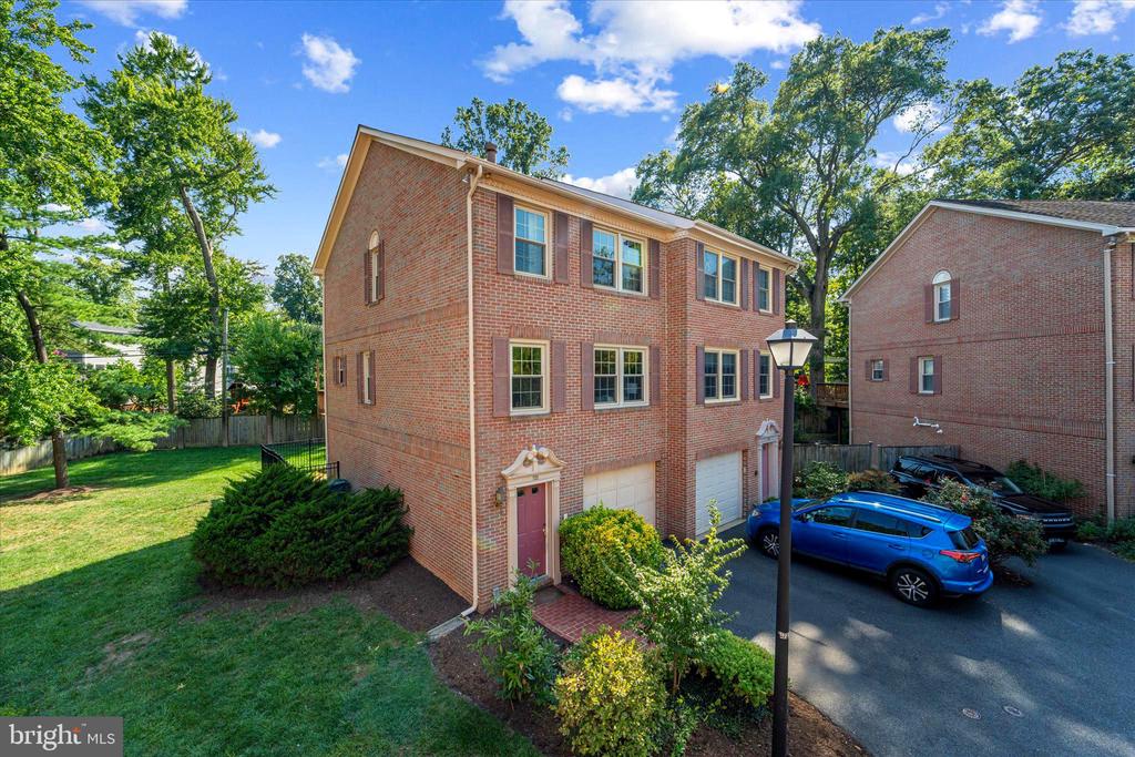 722 W Glebe Rd