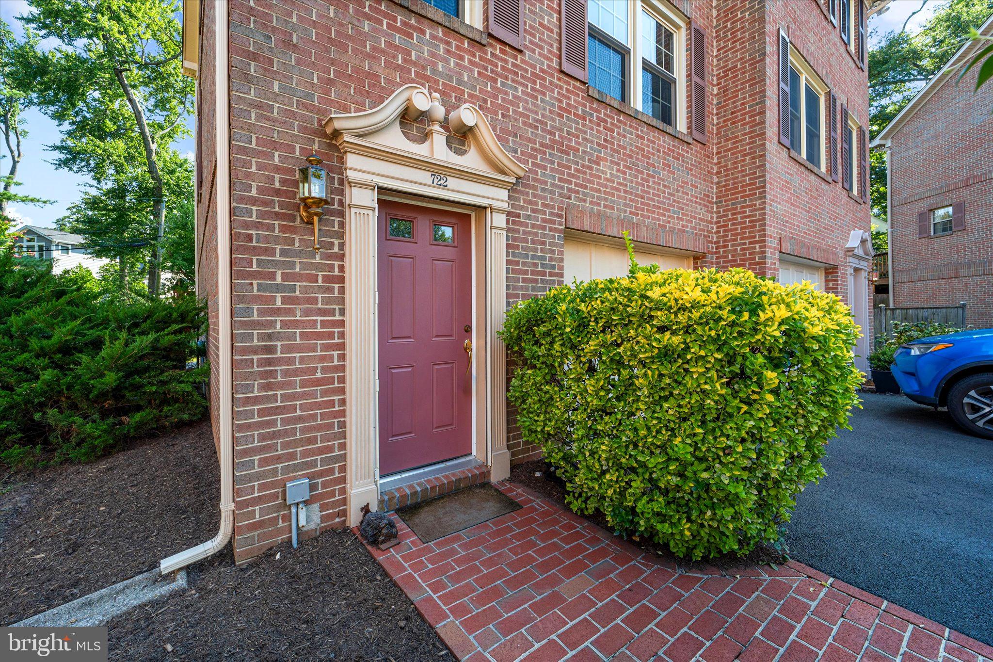 722 W Glebe Rd
