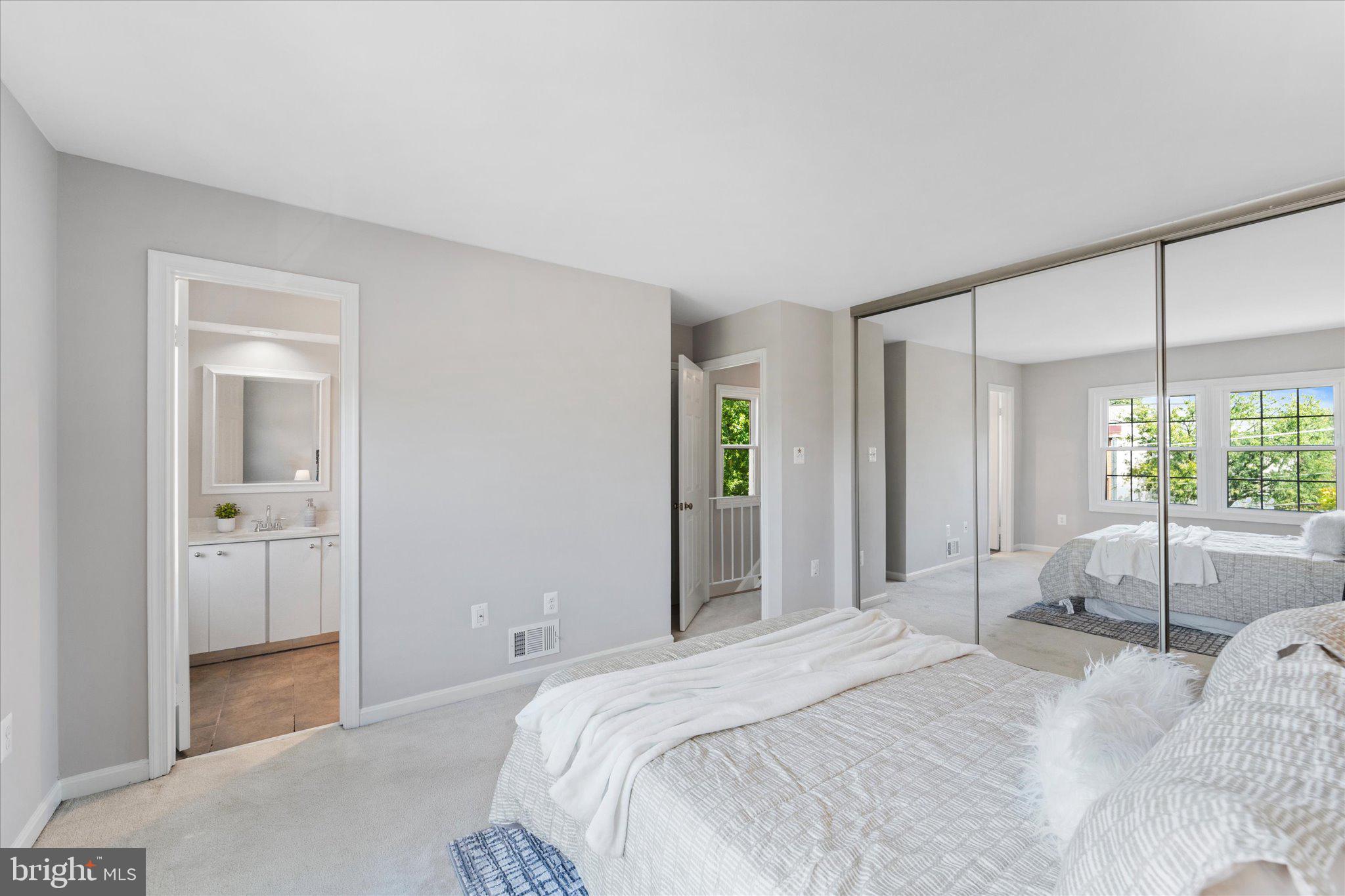 722 W Glebe Rd