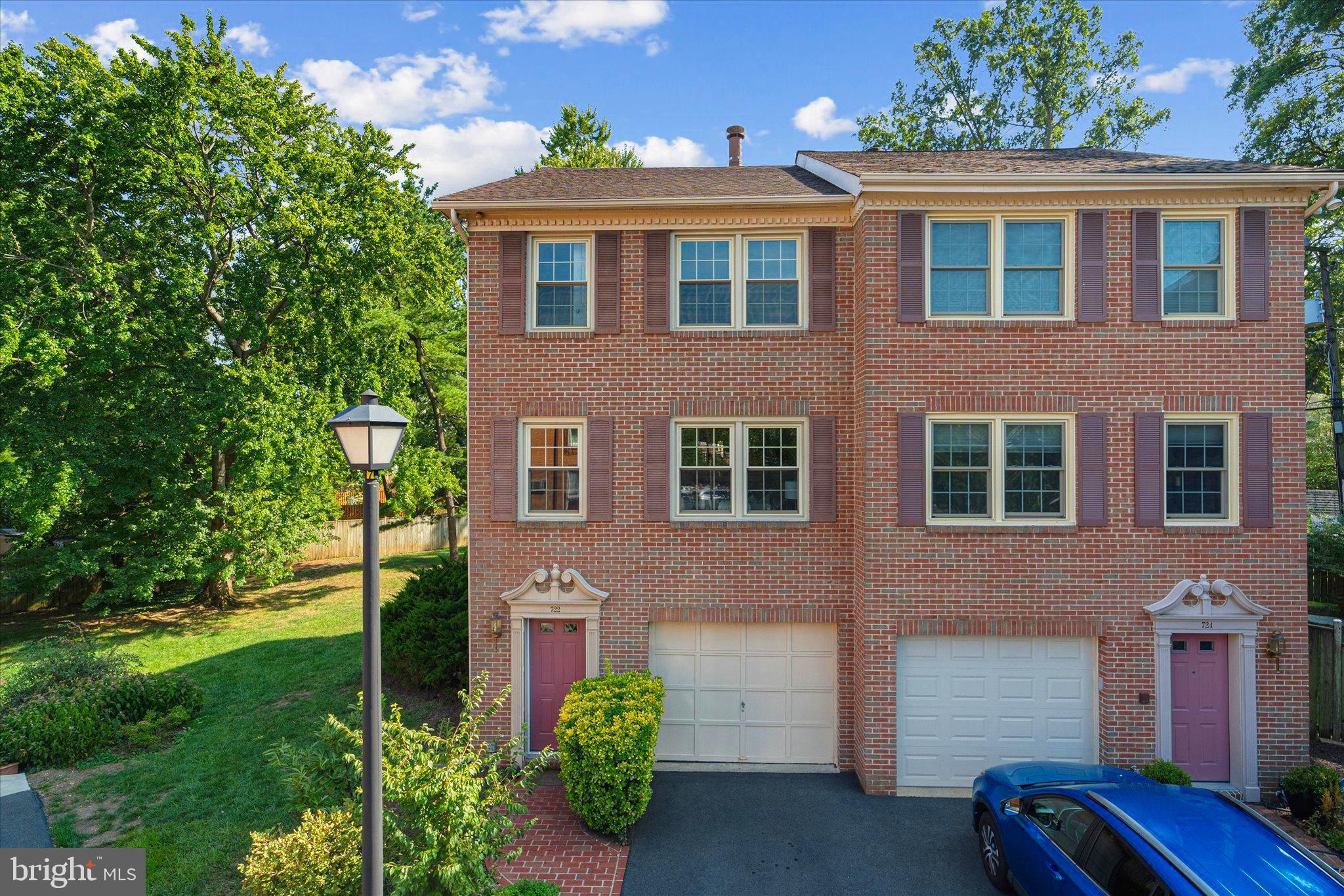 722 W Glebe Rd
