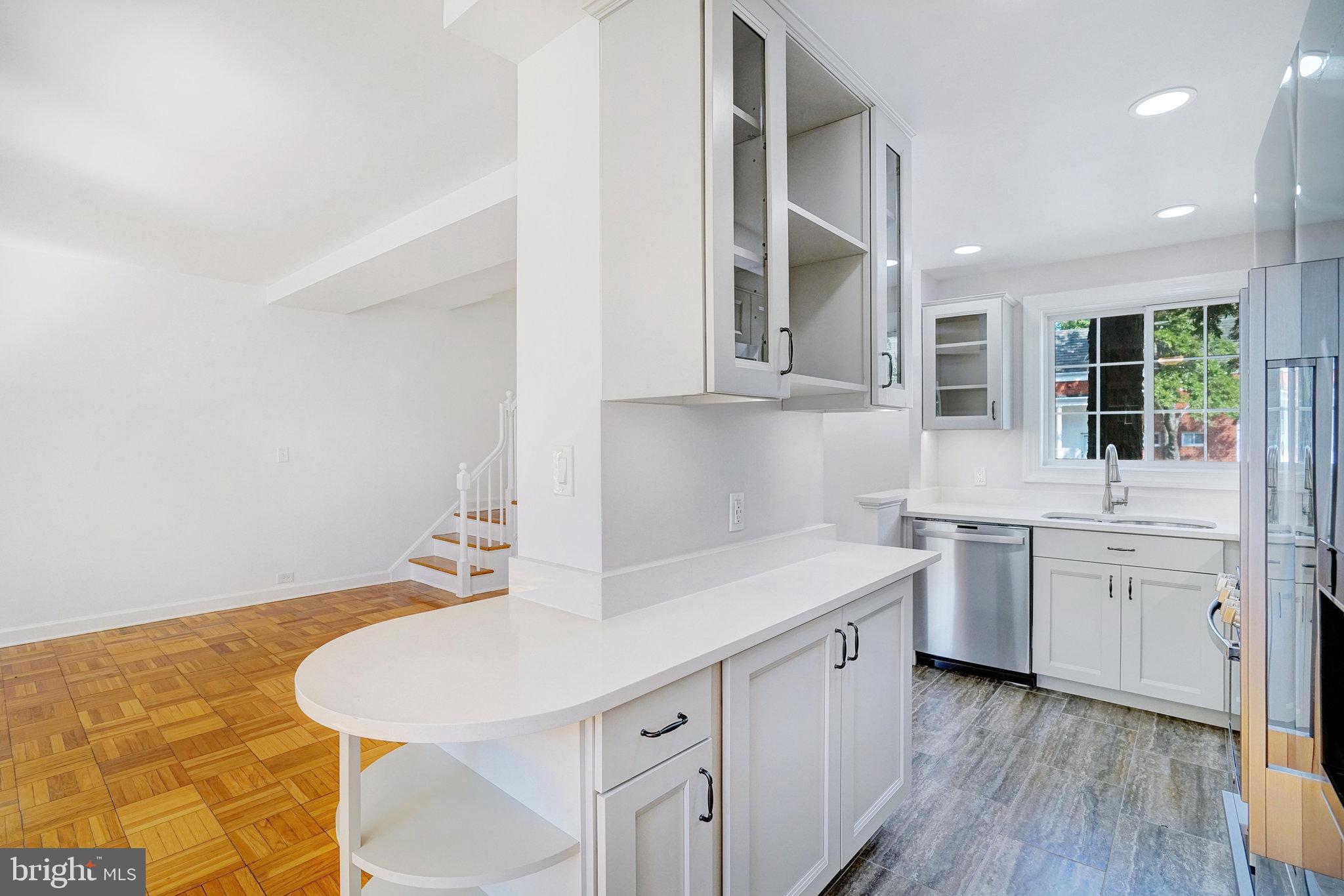 1652 MOUNT EAGLE PLACE