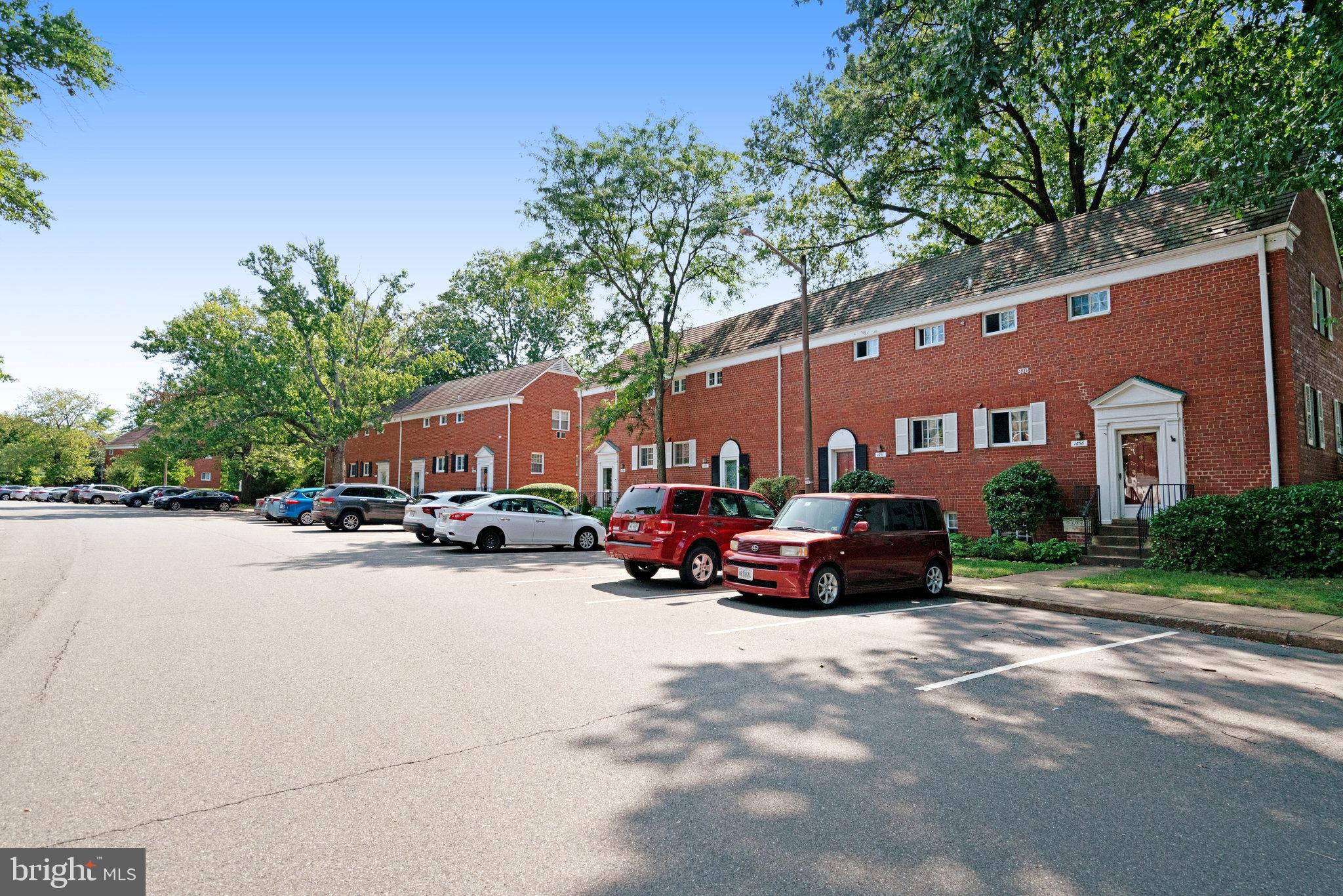 1652 MOUNT EAGLE PLACE
