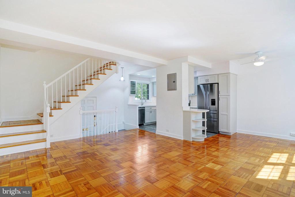 1652 MOUNT EAGLE PLACE