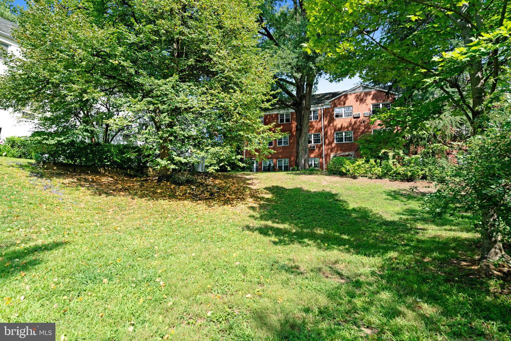 1652 MOUNT EAGLE PLACE