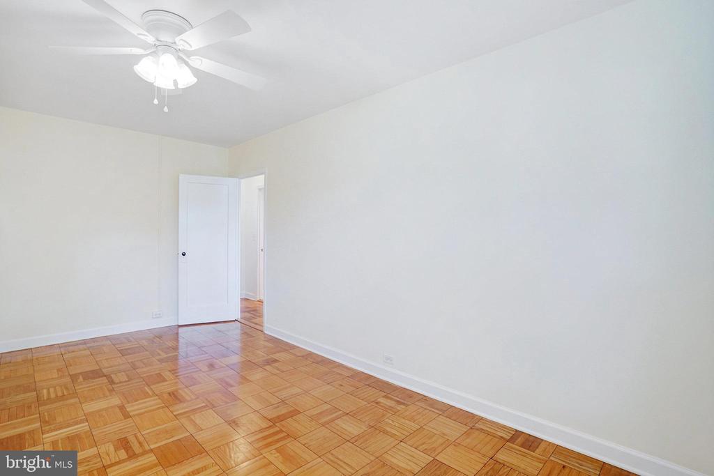 1652 MOUNT EAGLE PLACE