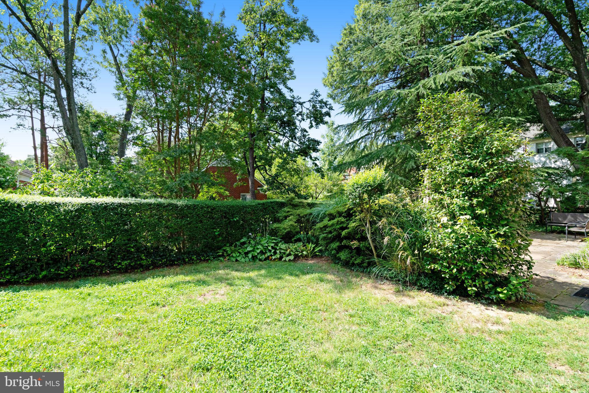 1652 MOUNT EAGLE PLACE