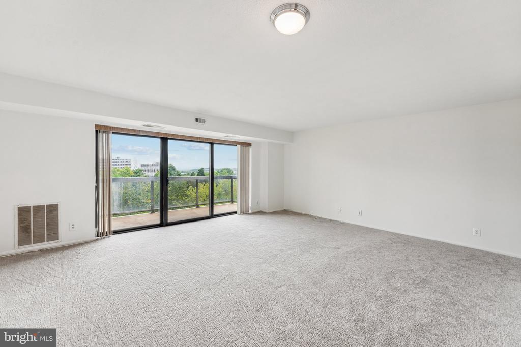 307 YOAKUM PKWY #601