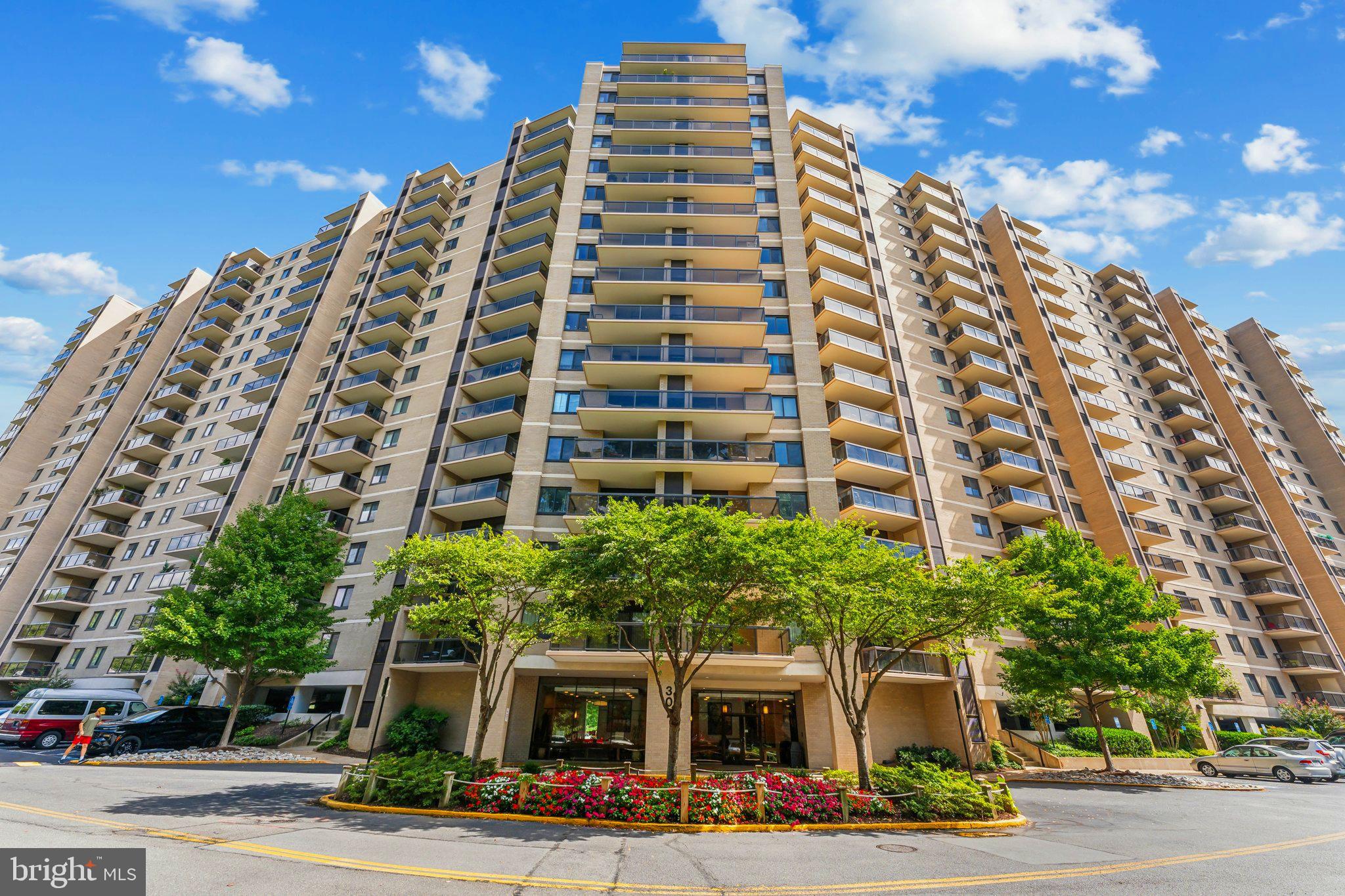 307 YOAKUM PKWY #601
