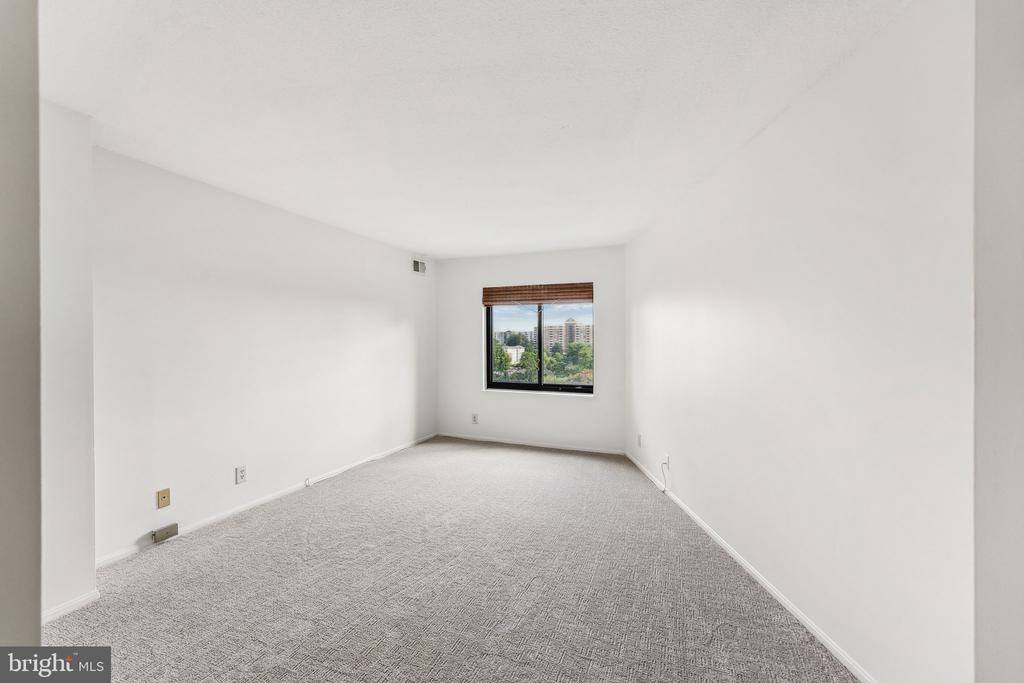 307 YOAKUM PKWY #601