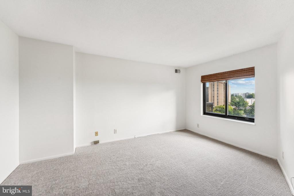 307 YOAKUM PKWY #601