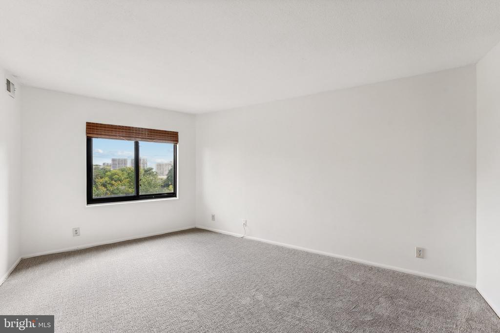 307 YOAKUM PKWY #601