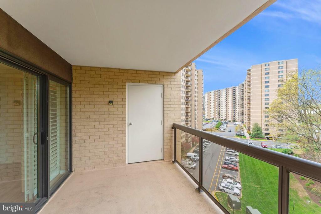 307 YOAKUM PKWY #601