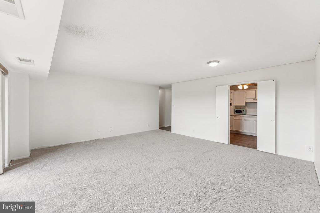307 YOAKUM PKWY #601