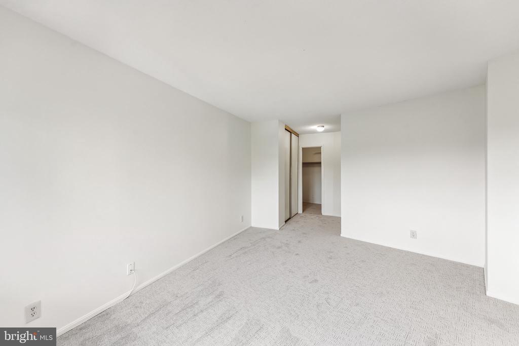 307 YOAKUM PKWY #601