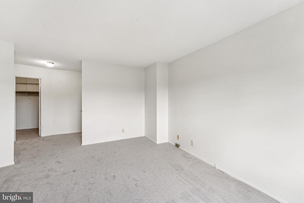 307 YOAKUM PKWY #601