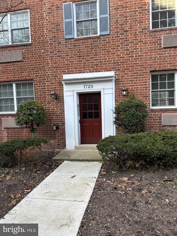1728 W ABINGDON DR #202