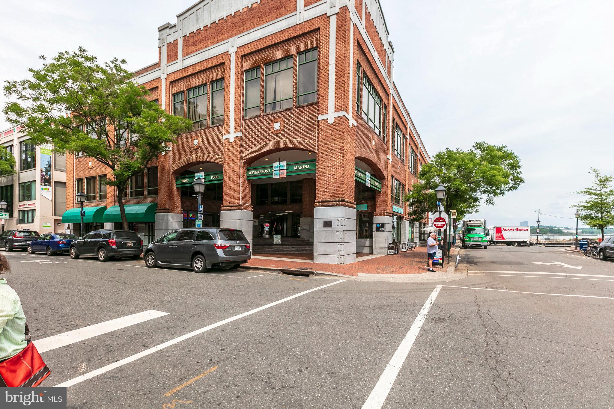 109 QUEEN ST
