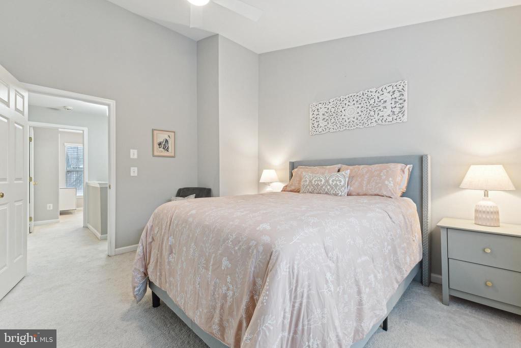 105 Ingle Pl