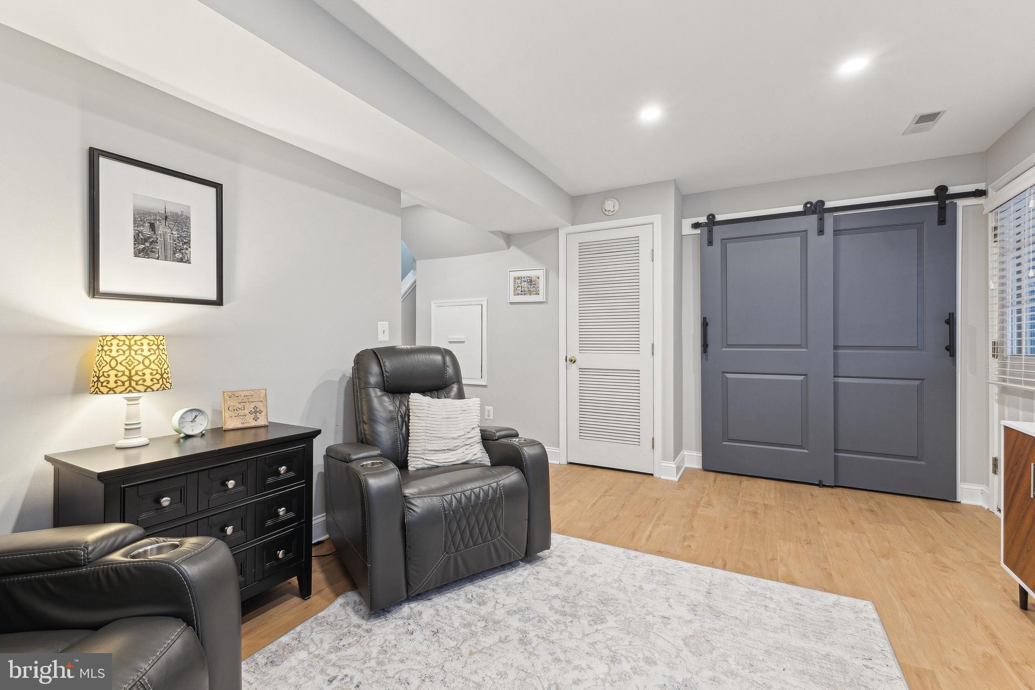 105 Ingle Pl