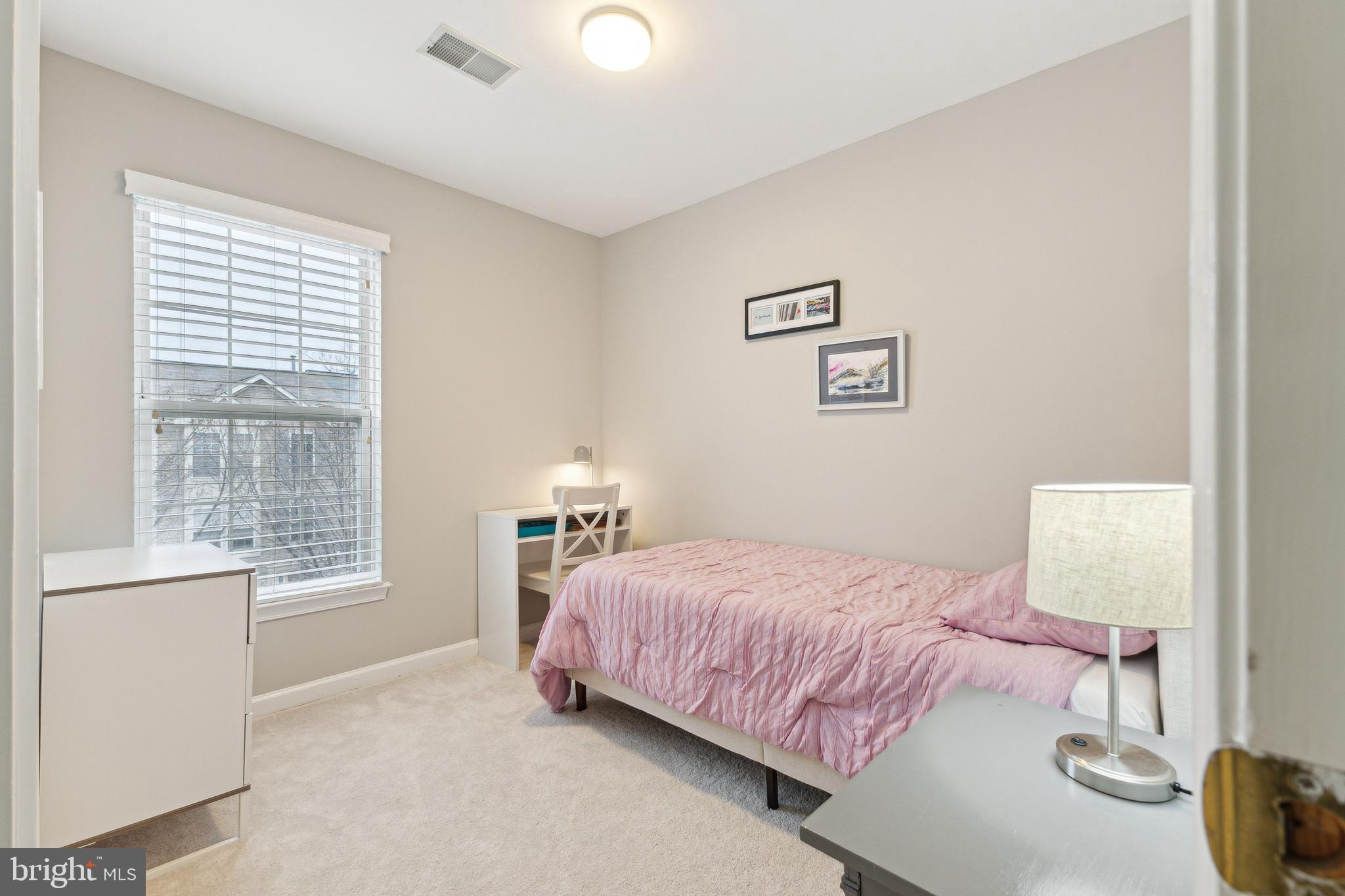 105 Ingle Pl