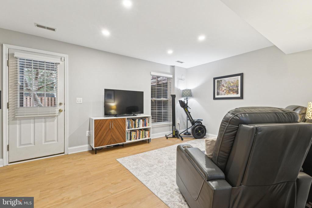 105 Ingle Pl