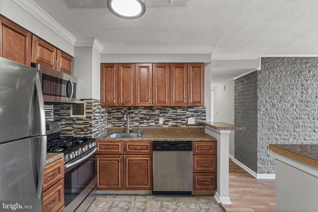 16 S van Dorn St #503