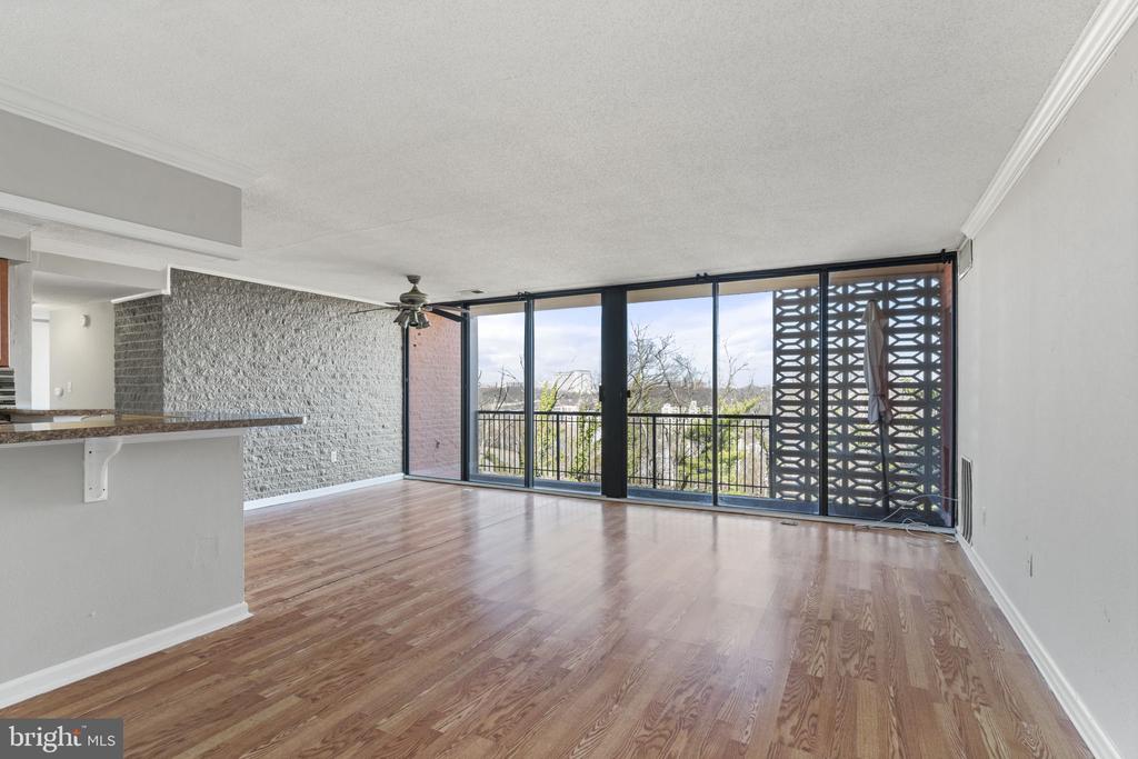 16 S van Dorn St #503