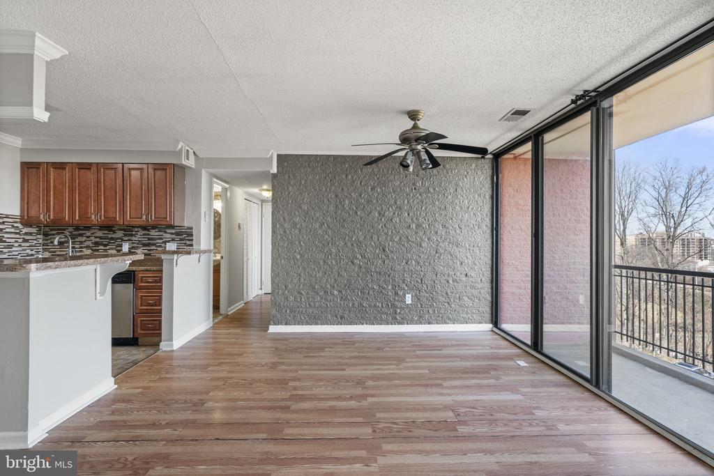 16 S van Dorn St #503