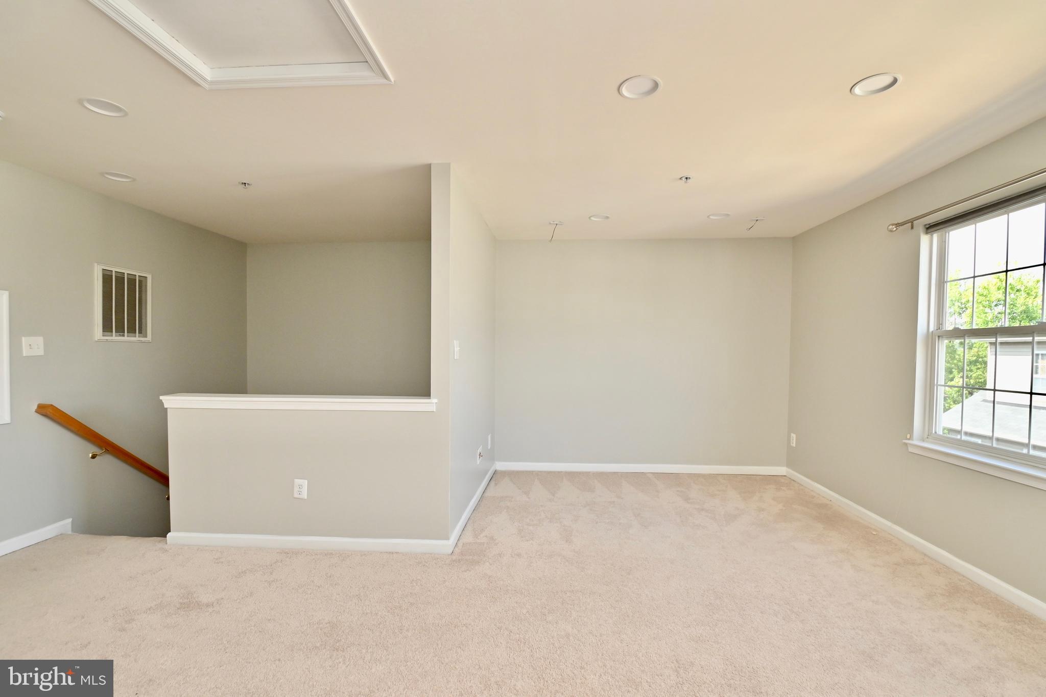 998 HARRISON CIRCLE