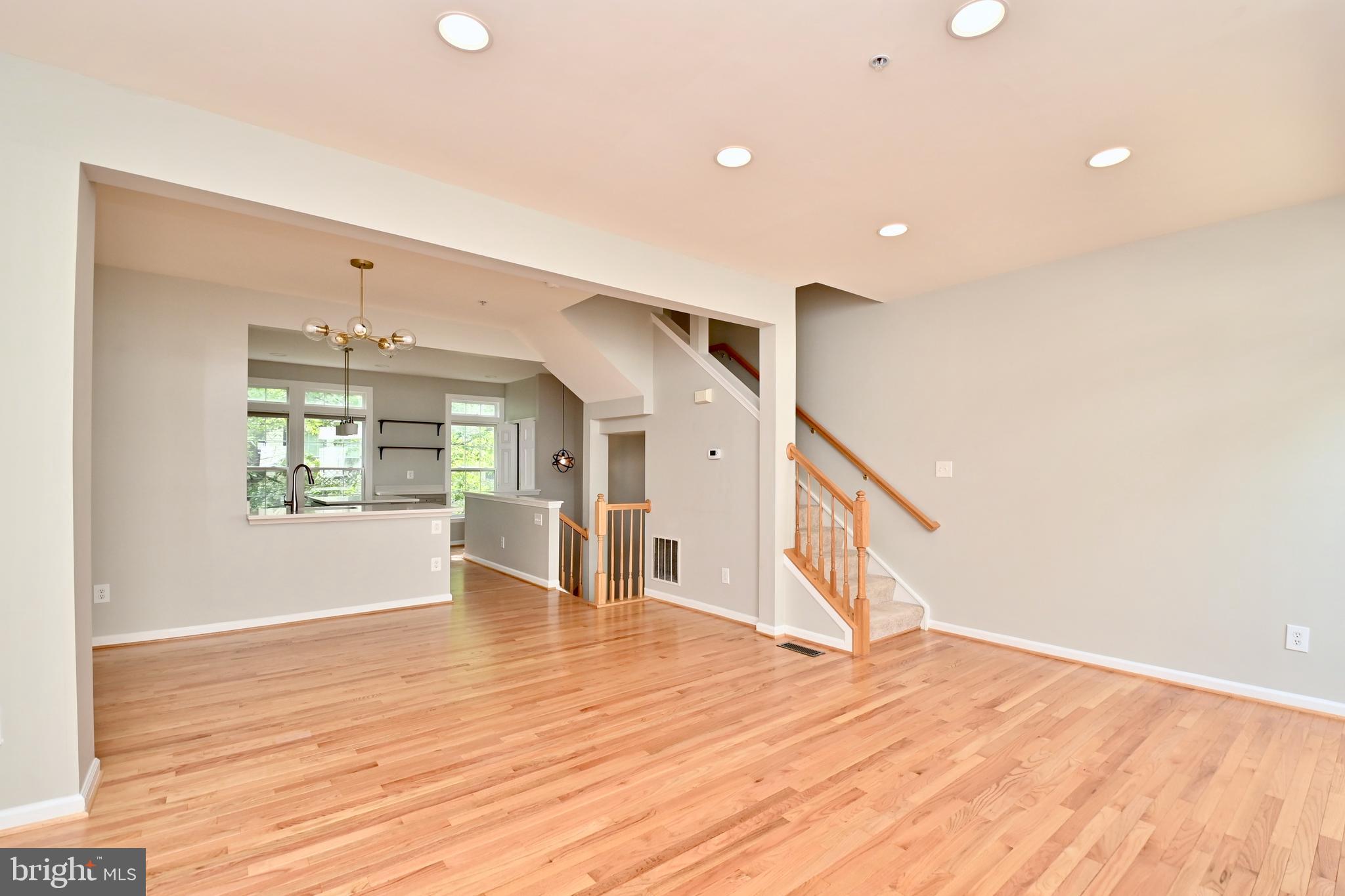 998 HARRISON CIRCLE