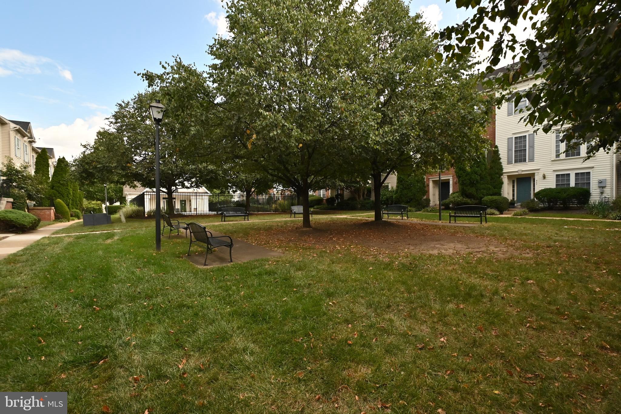 998 HARRISON CIRCLE