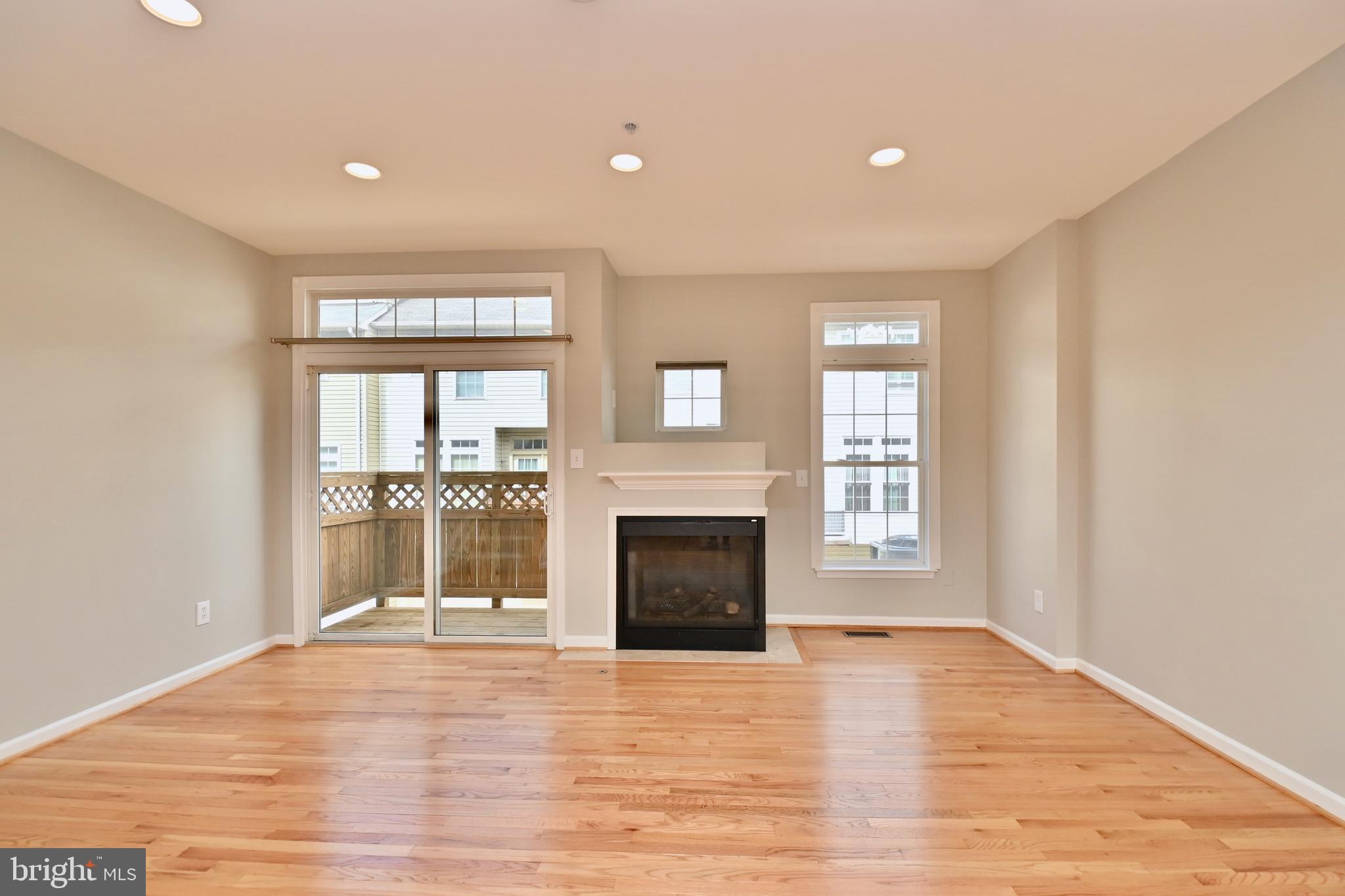 998 HARRISON CIRCLE