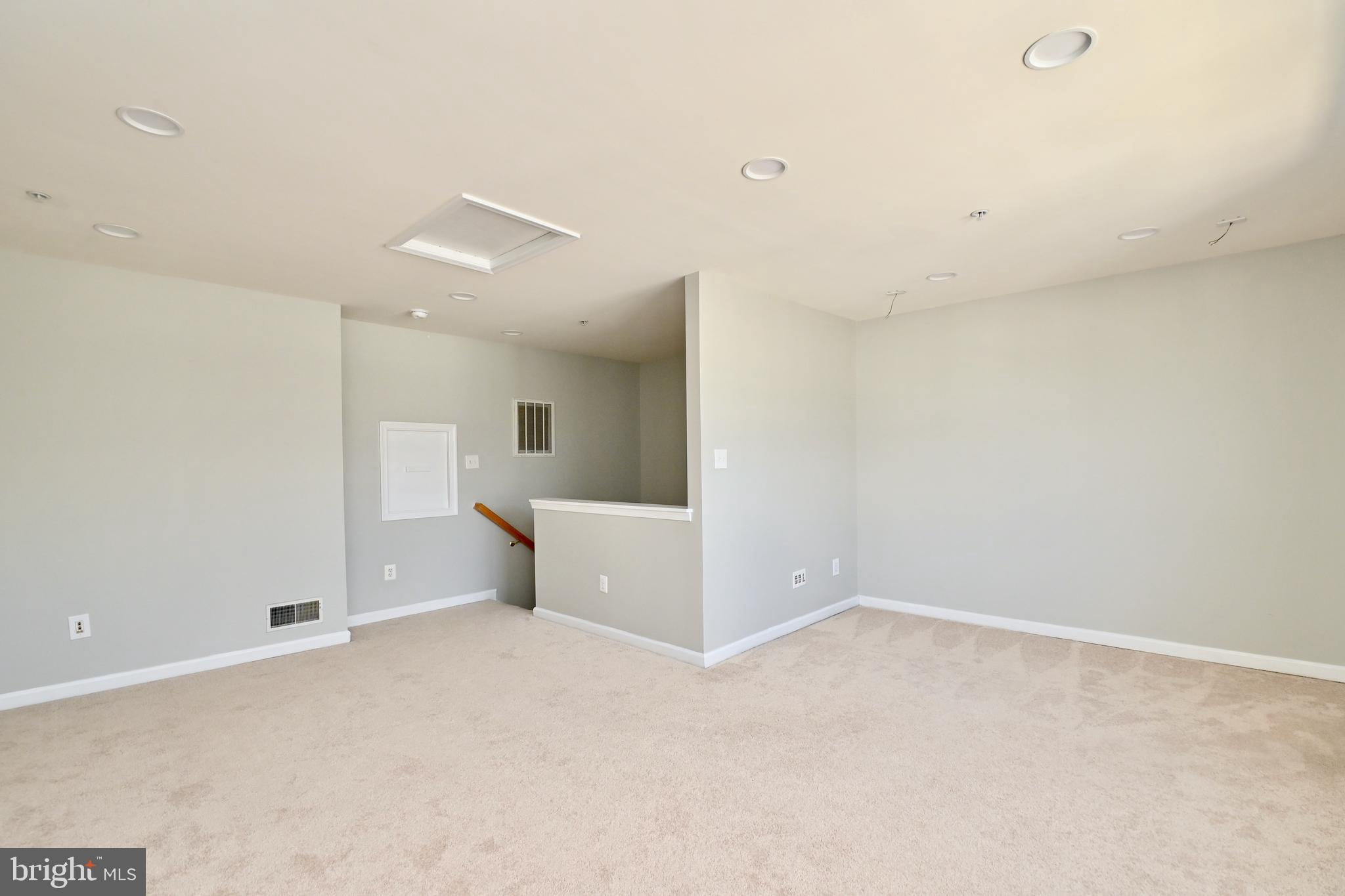 998 HARRISON CIRCLE