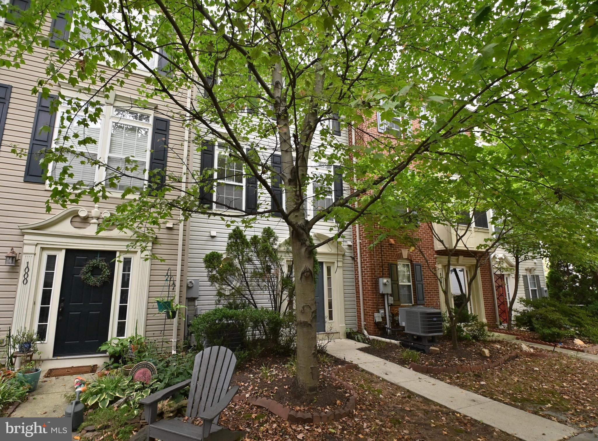 998 HARRISON CIRCLE