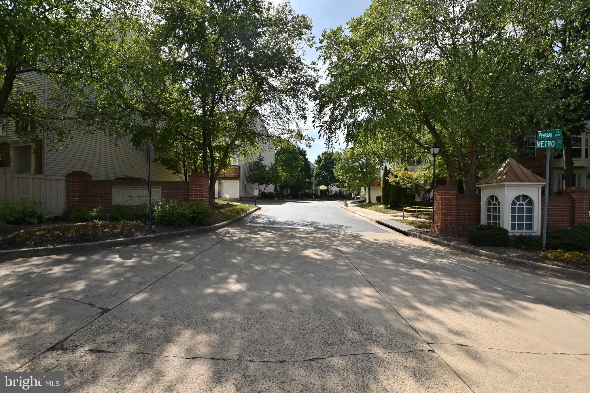 998 HARRISON CIRCLE