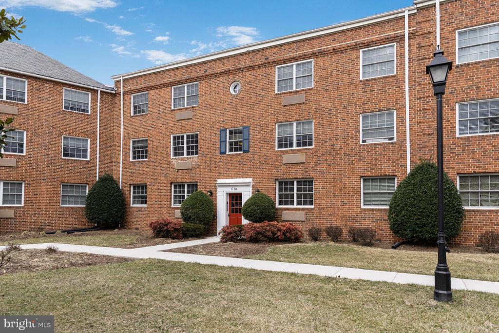 1710 W Abingdon Dr #301